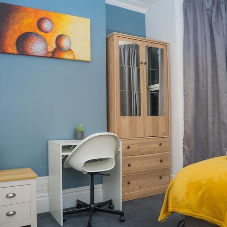 The Private Villa, Northampton Centre, 9 Beds, 5 Bedrooms, Sleeps 12 Экстерьер фото