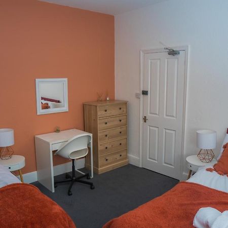 The Private Villa, Northampton Centre, 9 Beds, 5 Bedrooms, Sleeps 12 Экстерьер фото