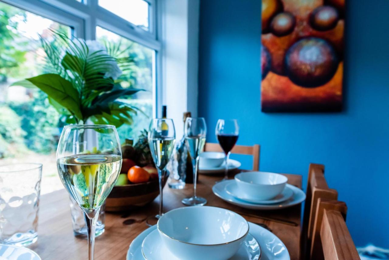 The Private Villa, Northampton Centre, 9 Beds, 5 Bedrooms, Sleeps 12 Экстерьер фото
