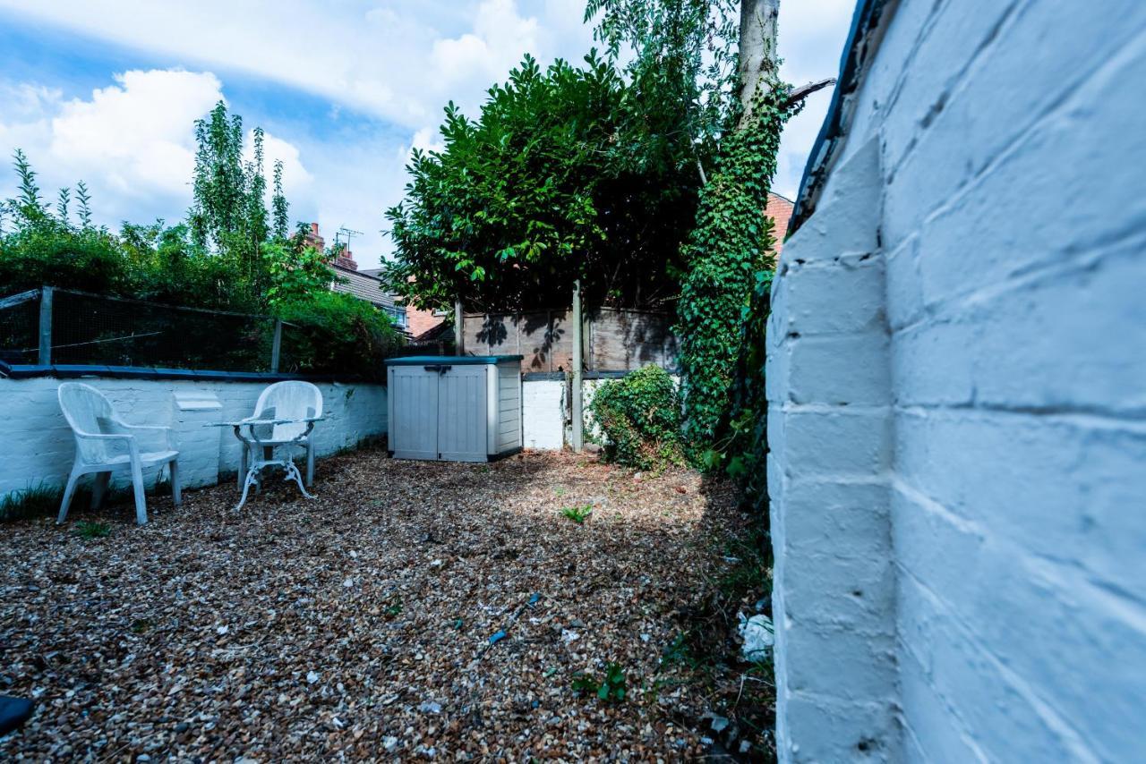 The Private Villa, Northampton Centre, 9 Beds, 5 Bedrooms, Sleeps 12 Экстерьер фото
