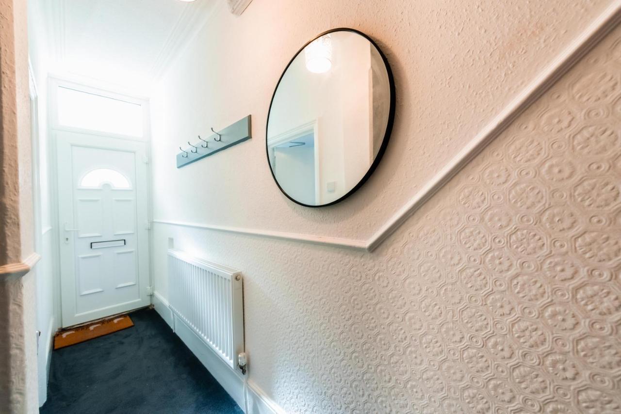 The Private Villa, Northampton Centre, 9 Beds, 5 Bedrooms, Sleeps 12 Экстерьер фото