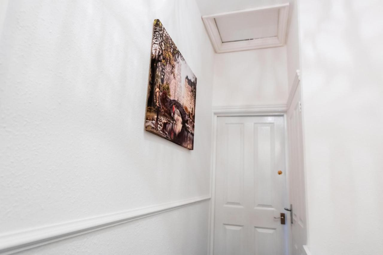 The Private Villa, Northampton Centre, 9 Beds, 5 Bedrooms, Sleeps 12 Экстерьер фото