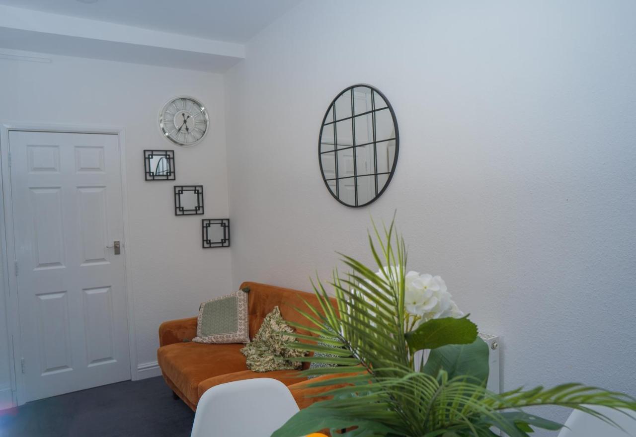 The Private Villa, Northampton Centre, 9 Beds, 5 Bedrooms, Sleeps 12 Экстерьер фото