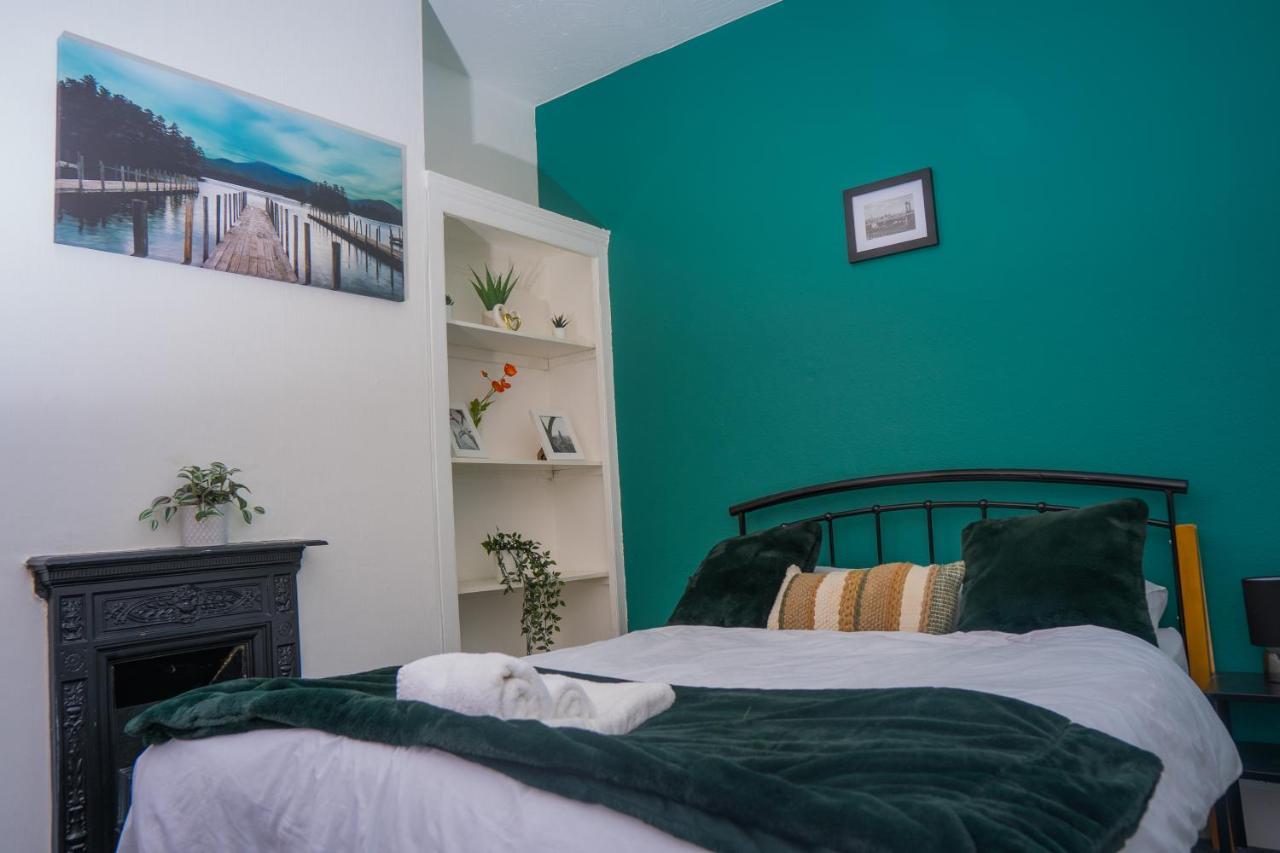 The Private Villa, Northampton Centre, 9 Beds, 5 Bedrooms, Sleeps 12 Экстерьер фото