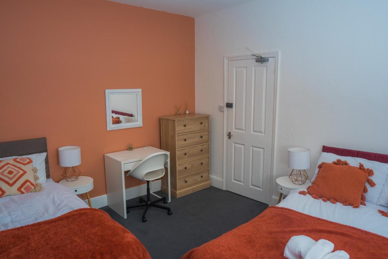 The Private Villa, Northampton Centre, 9 Beds, 5 Bedrooms, Sleeps 12 Экстерьер фото